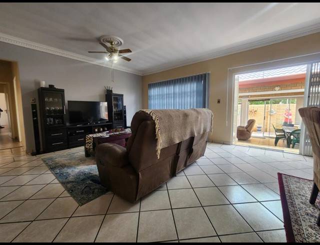 4 BEDROOM TOWNHOUSE FOR SALE IN NEW REDRUTH